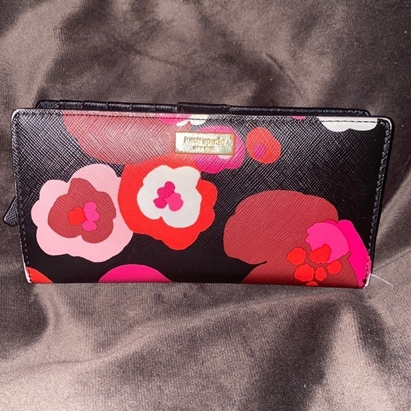 Kate spade ♠️ floral patterned wallet - Picture 3 of 13